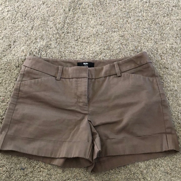 Tan/khaki cuffed shorts - Picture 1 of 4